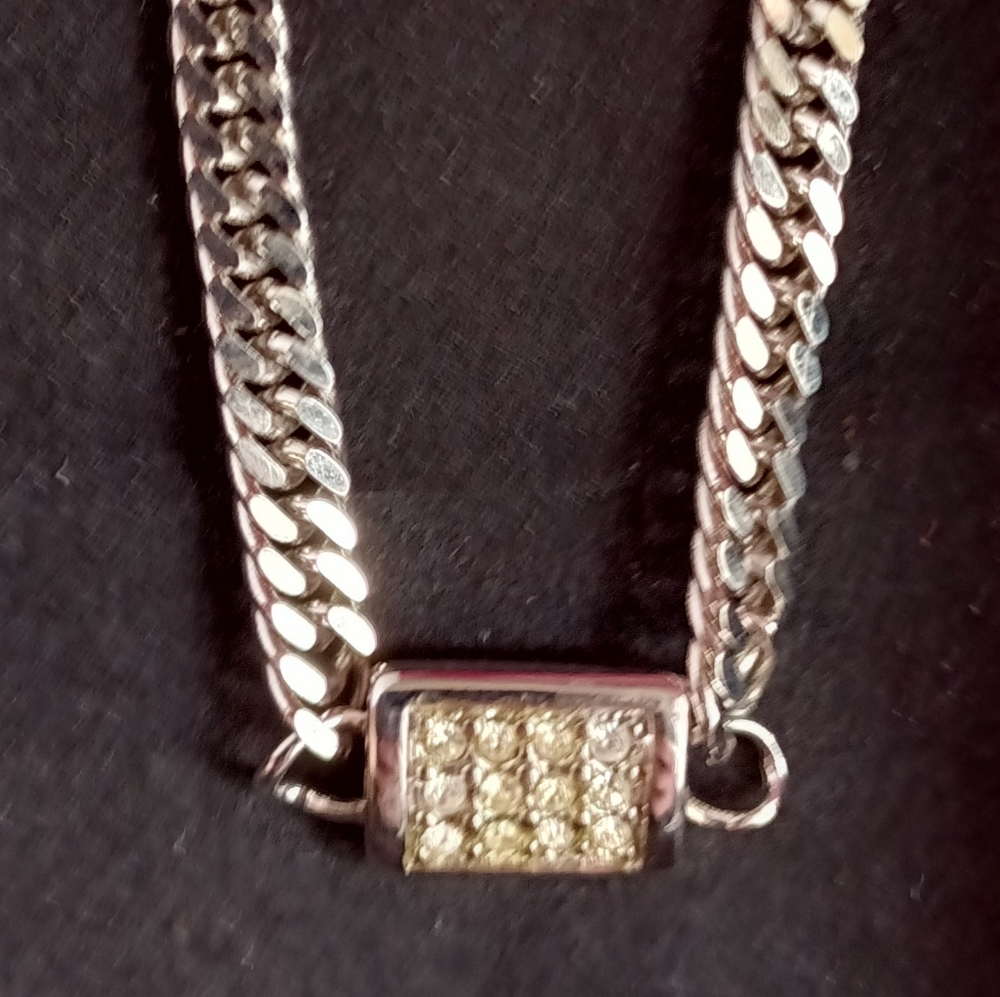 MONET 17"necklace w/ 12 stone pendant BEAUTIFUL